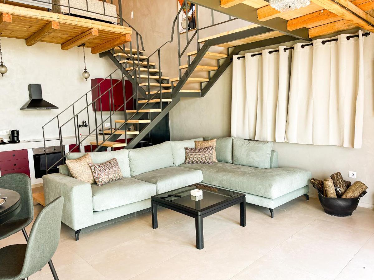 Modern Stone Villas With Swimming Pool アリヴェリ エクステリア 写真