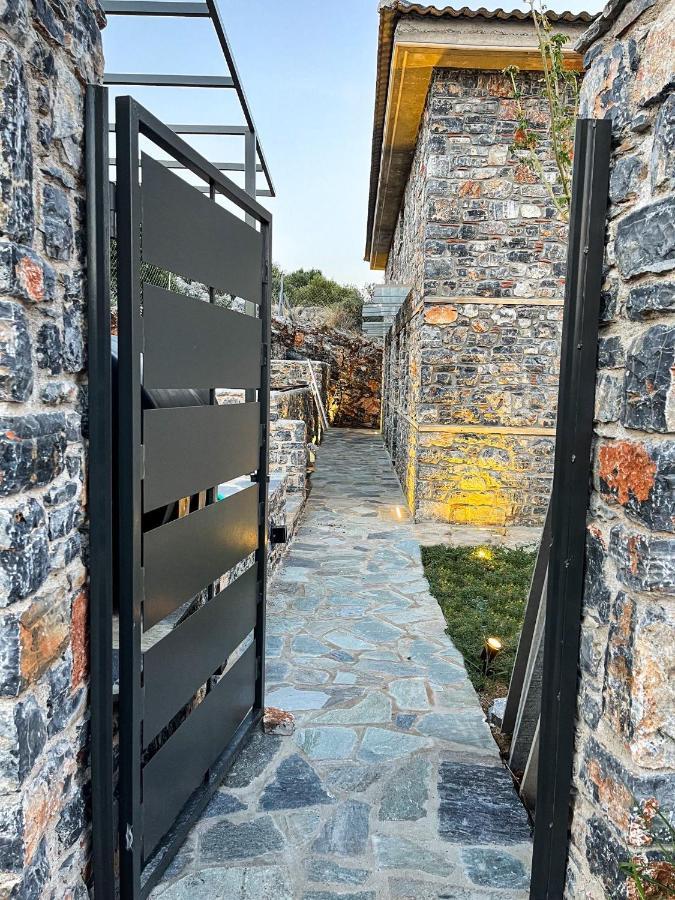 Modern Stone Villas With Swimming Pool アリヴェリ エクステリア 写真
