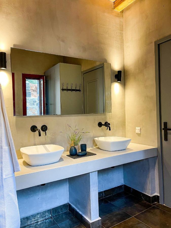 Modern Stone Villas With Swimming Pool アリヴェリ エクステリア 写真