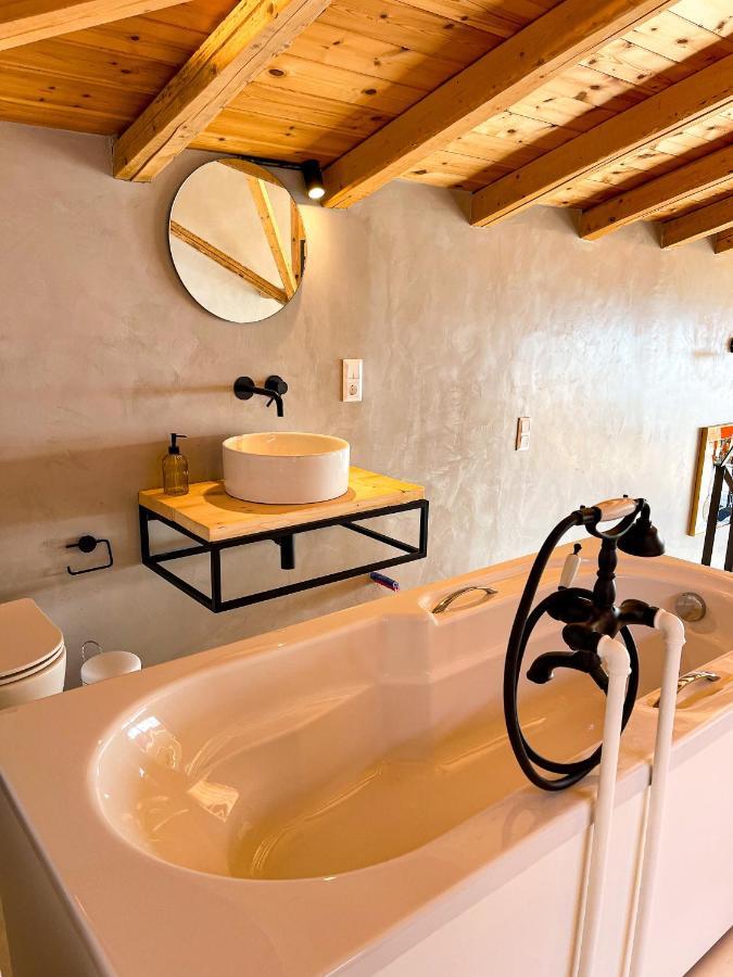 Modern Stone Villas With Swimming Pool アリヴェリ エクステリア 写真
