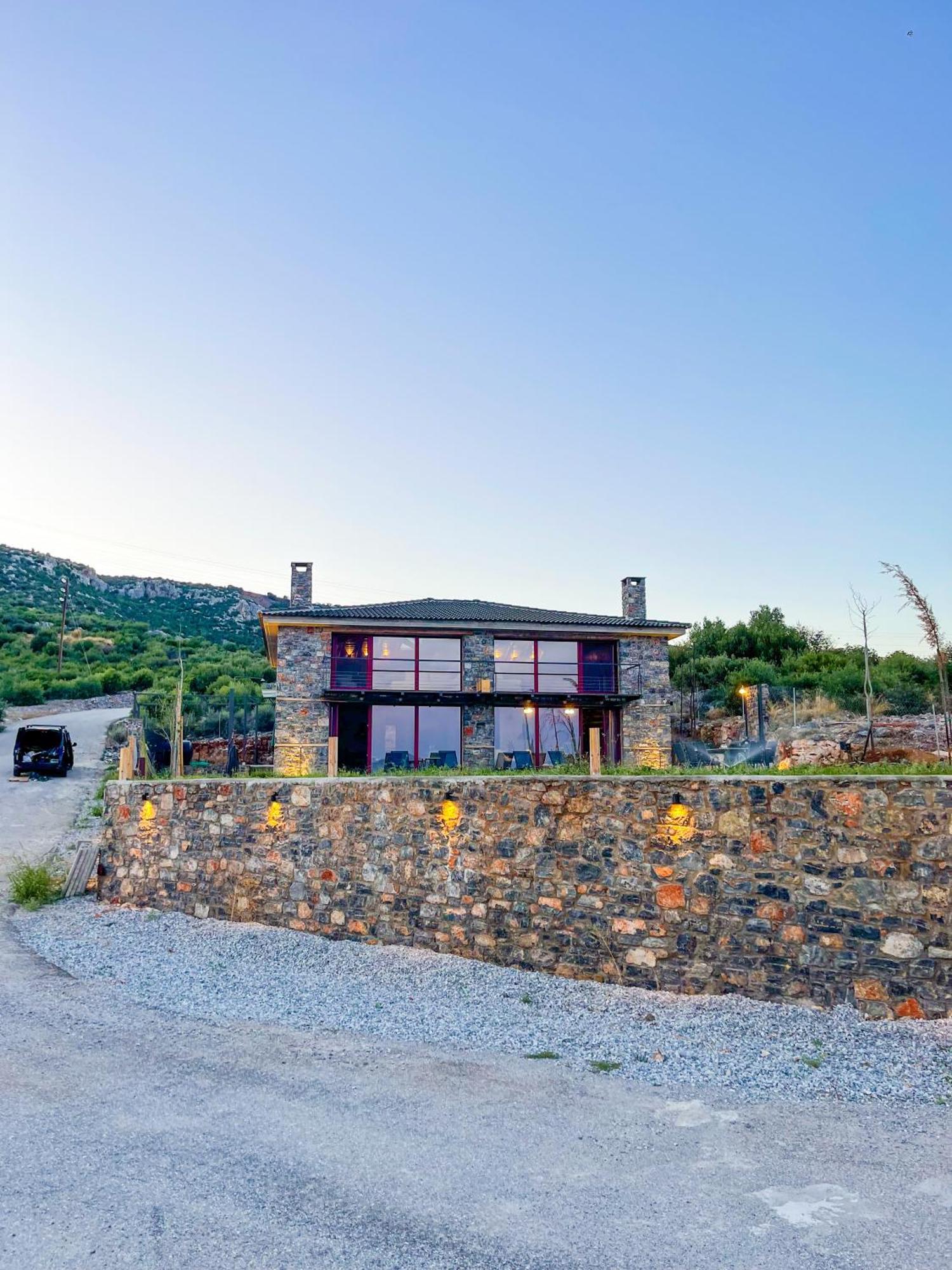 Modern Stone Villas With Swimming Pool アリヴェリ エクステリア 写真